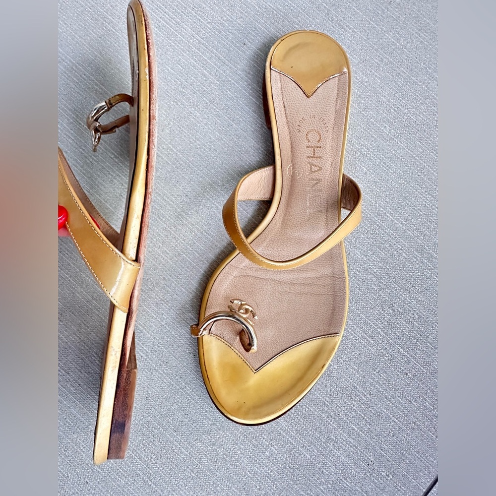 CHANEL Women's Yellow Sandals with Gold Cc. - Picture 13 of 15